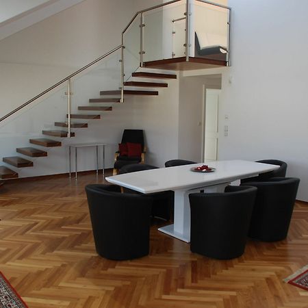 Duschel Apartments City Center Wina Bagian luar foto