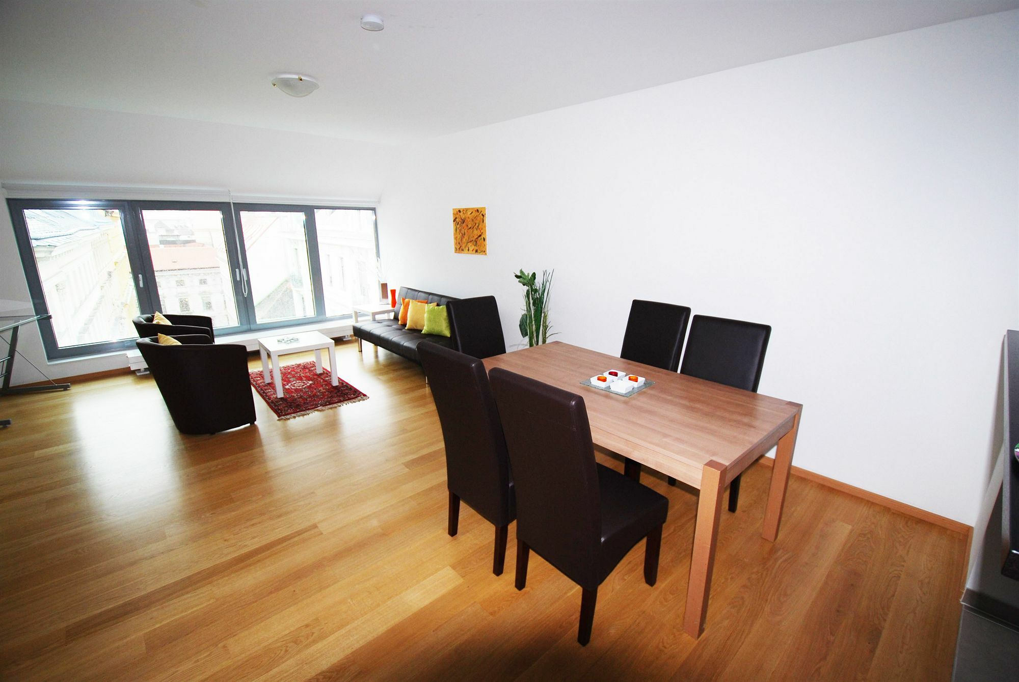 Duschel Apartments City Center Wina Bagian luar foto