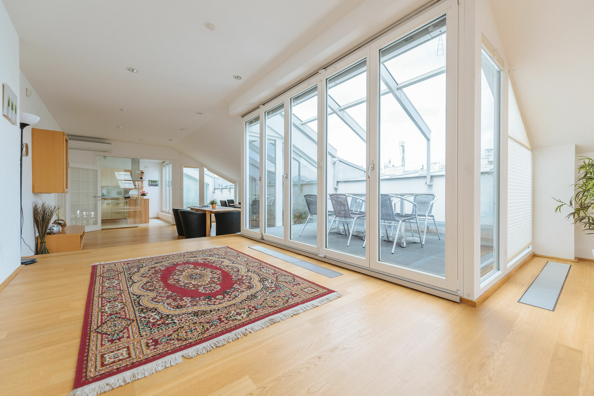 Duschel Apartments City Center Wina Bagian luar foto