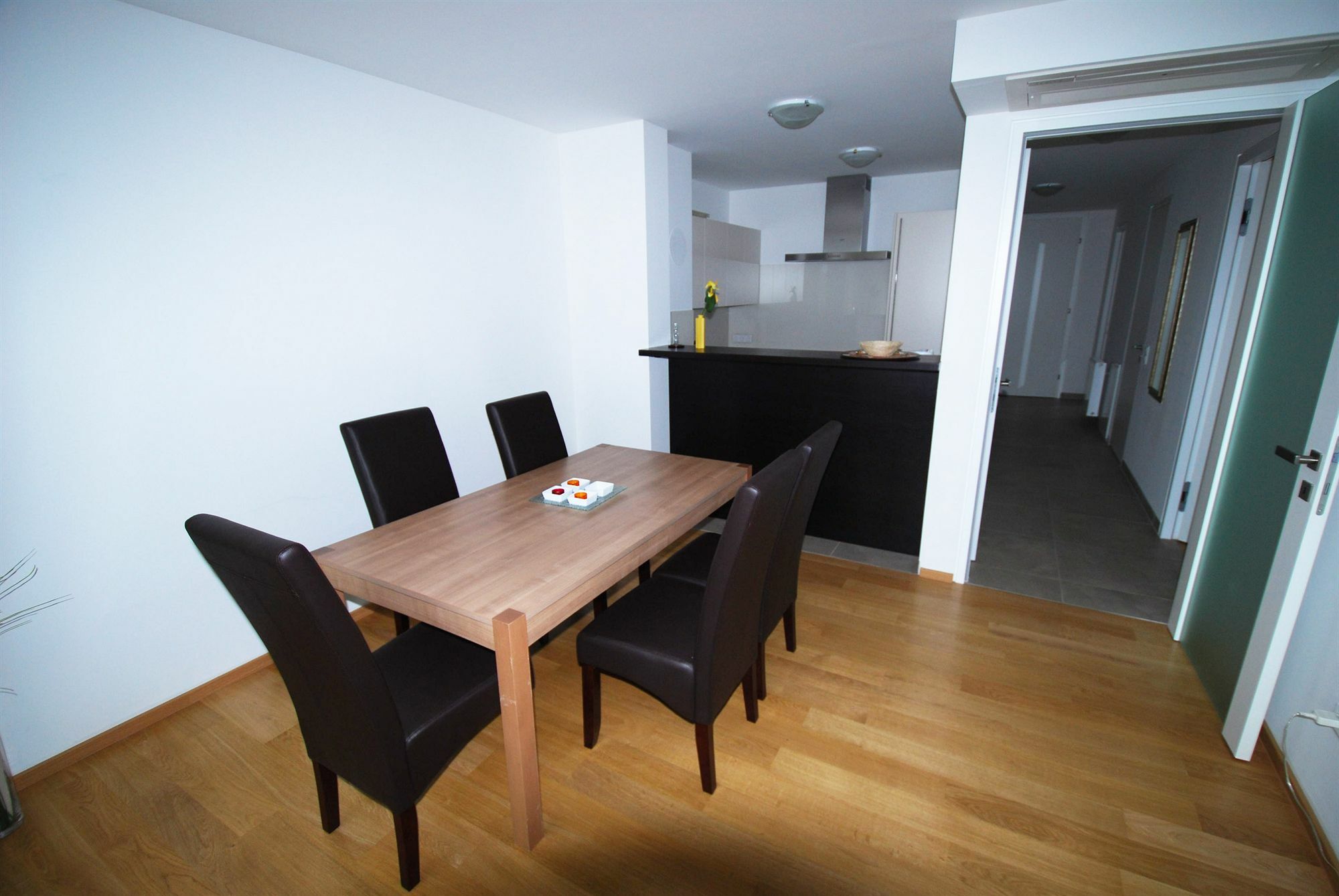 Duschel Apartments City Center Wina Bagian luar foto
