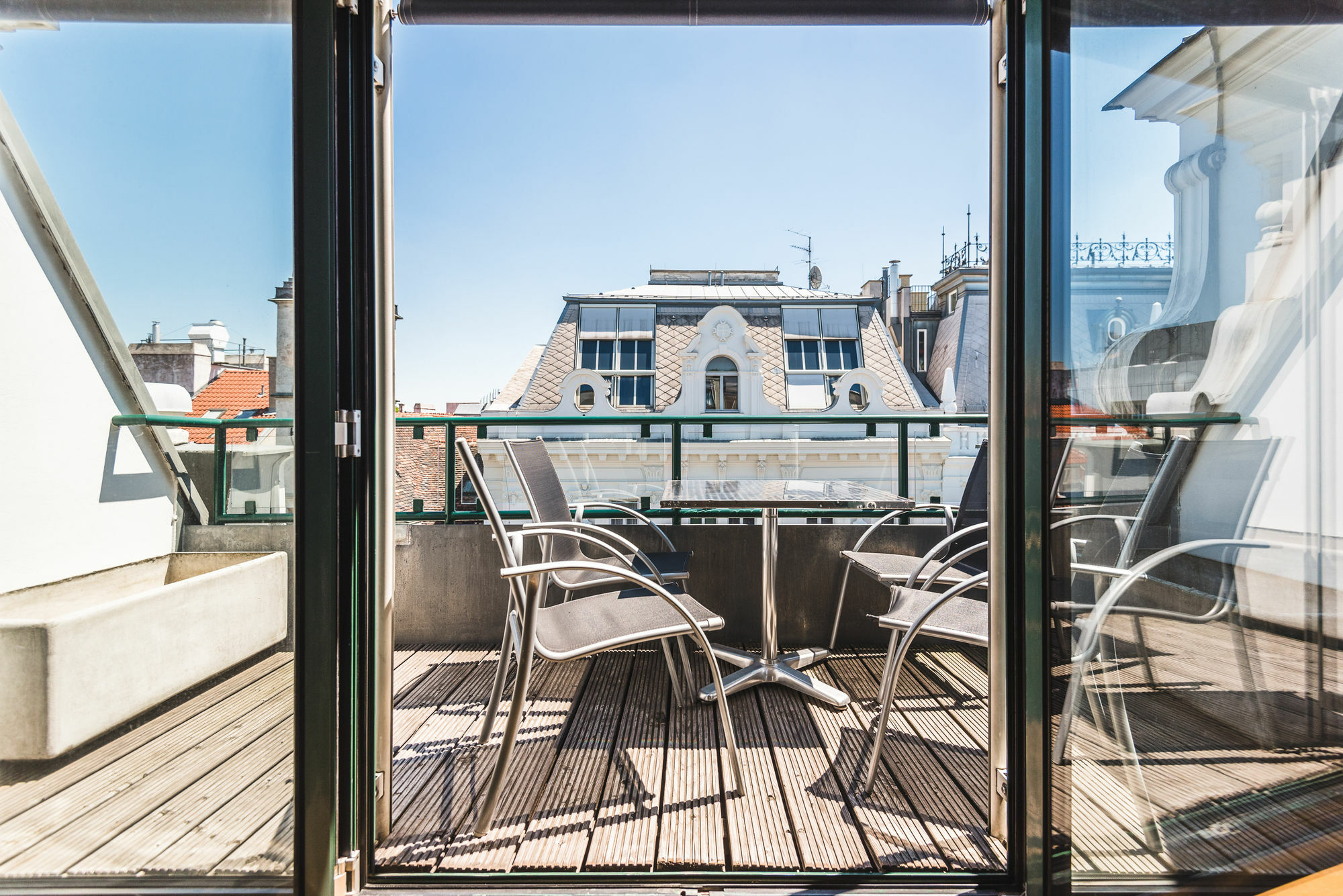 Duschel Apartments City Center Wina Bagian luar foto