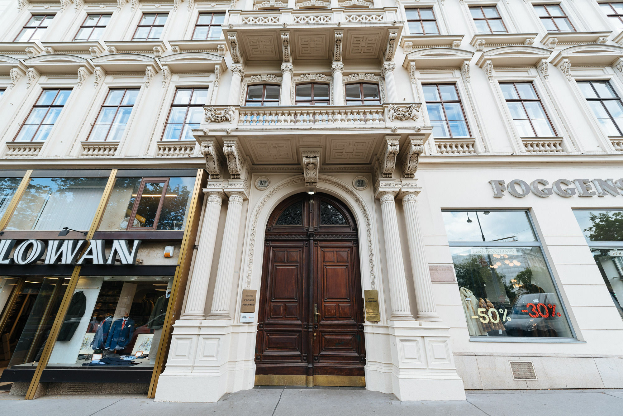 Duschel Apartments City Center Wina Bagian luar foto