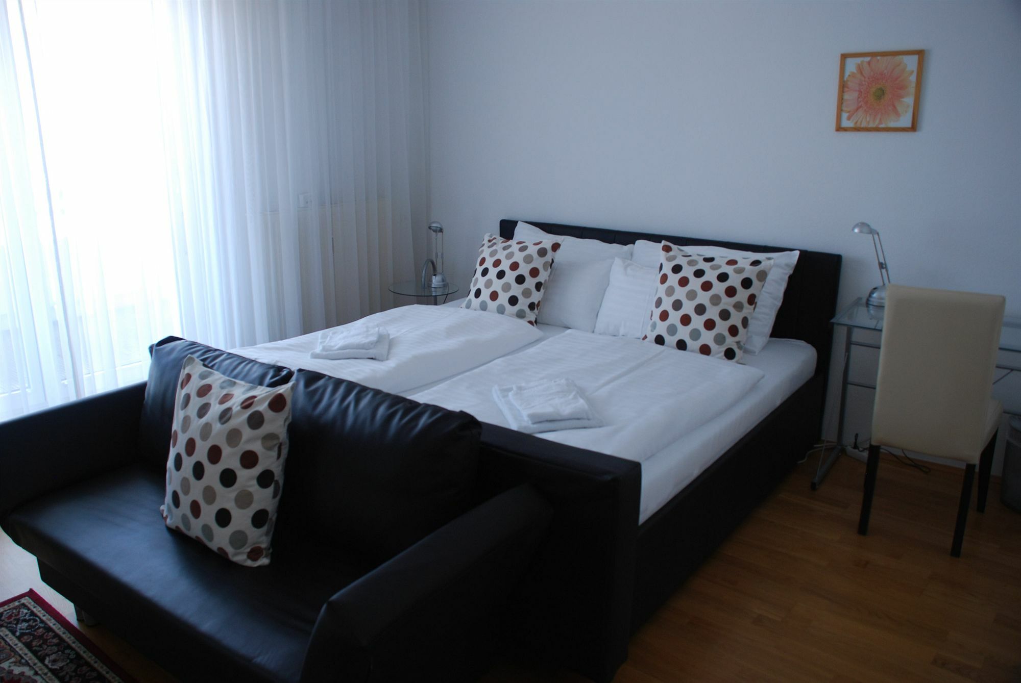 Duschel Apartments City Center Wina Bagian luar foto