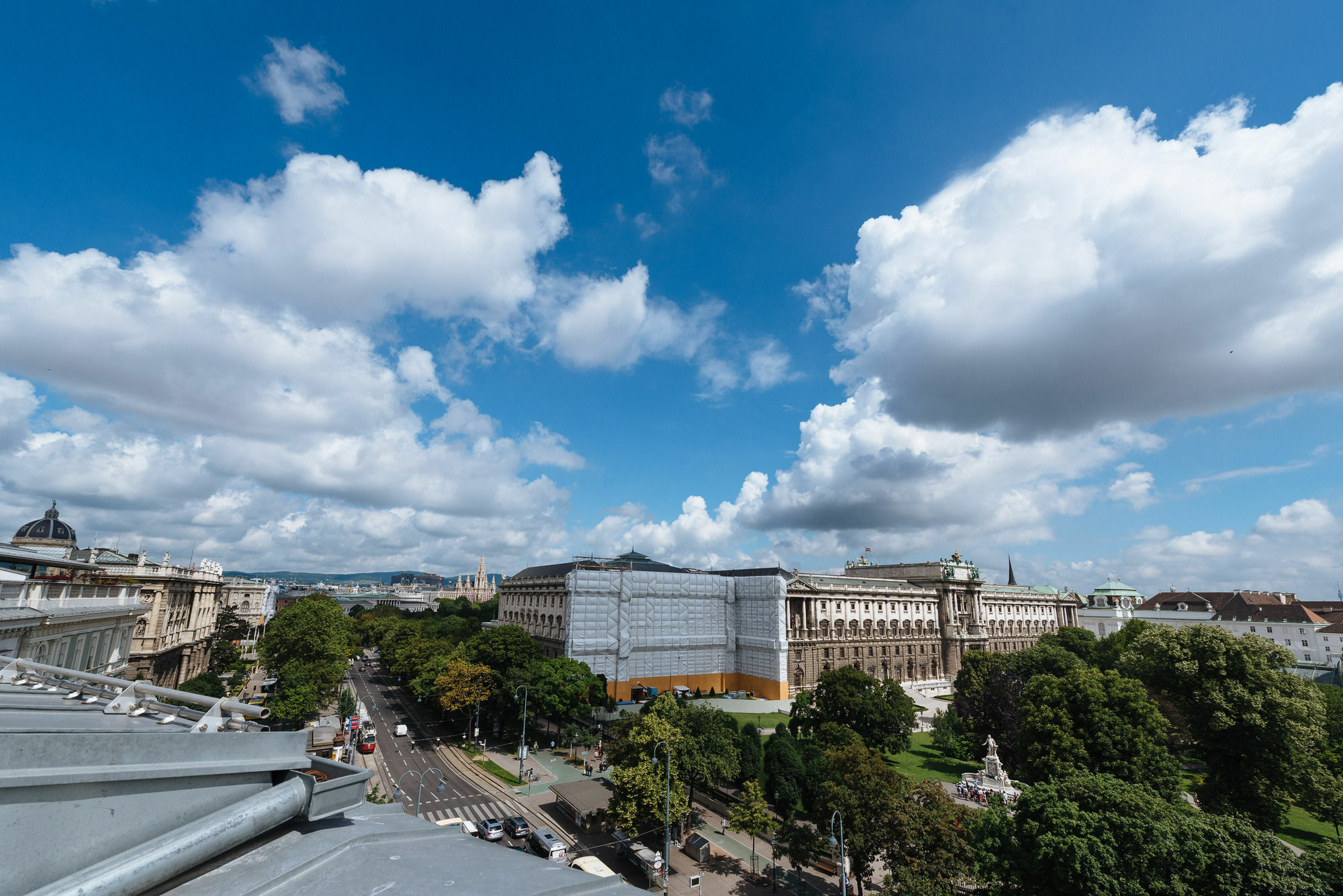 Duschel Apartments City Center Wina Bagian luar foto
