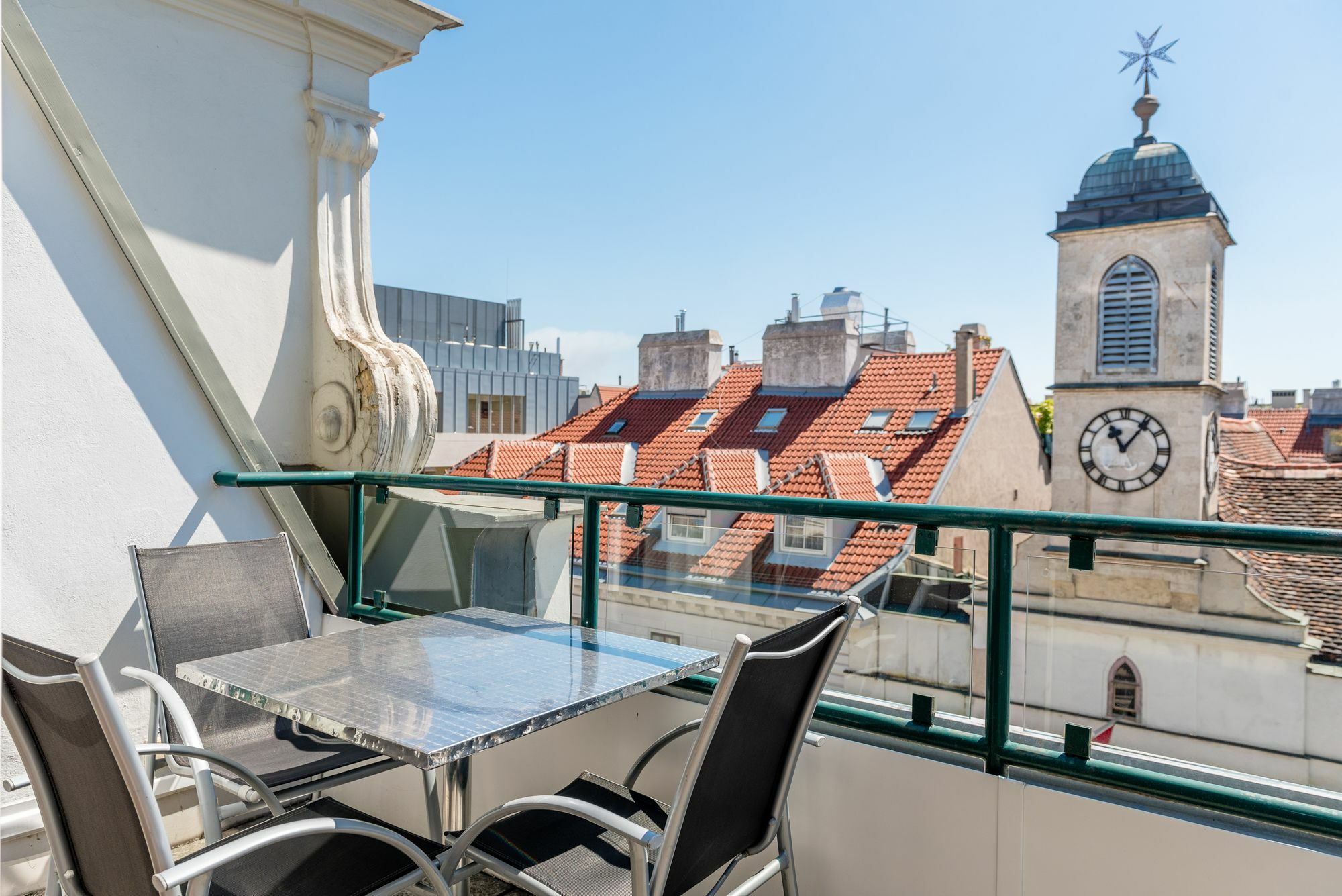Duschel Apartments City Center Wina Bagian luar foto