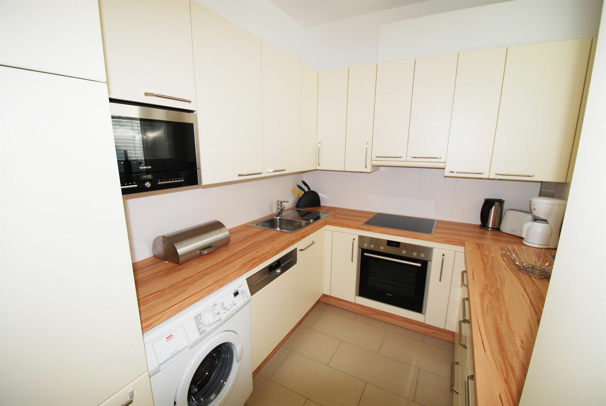 Duschel Apartments City Center Wina Bagian luar foto