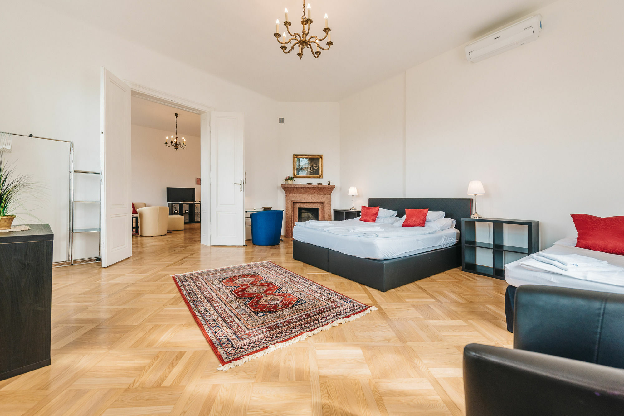 Duschel Apartments City Center Wina Bagian luar foto