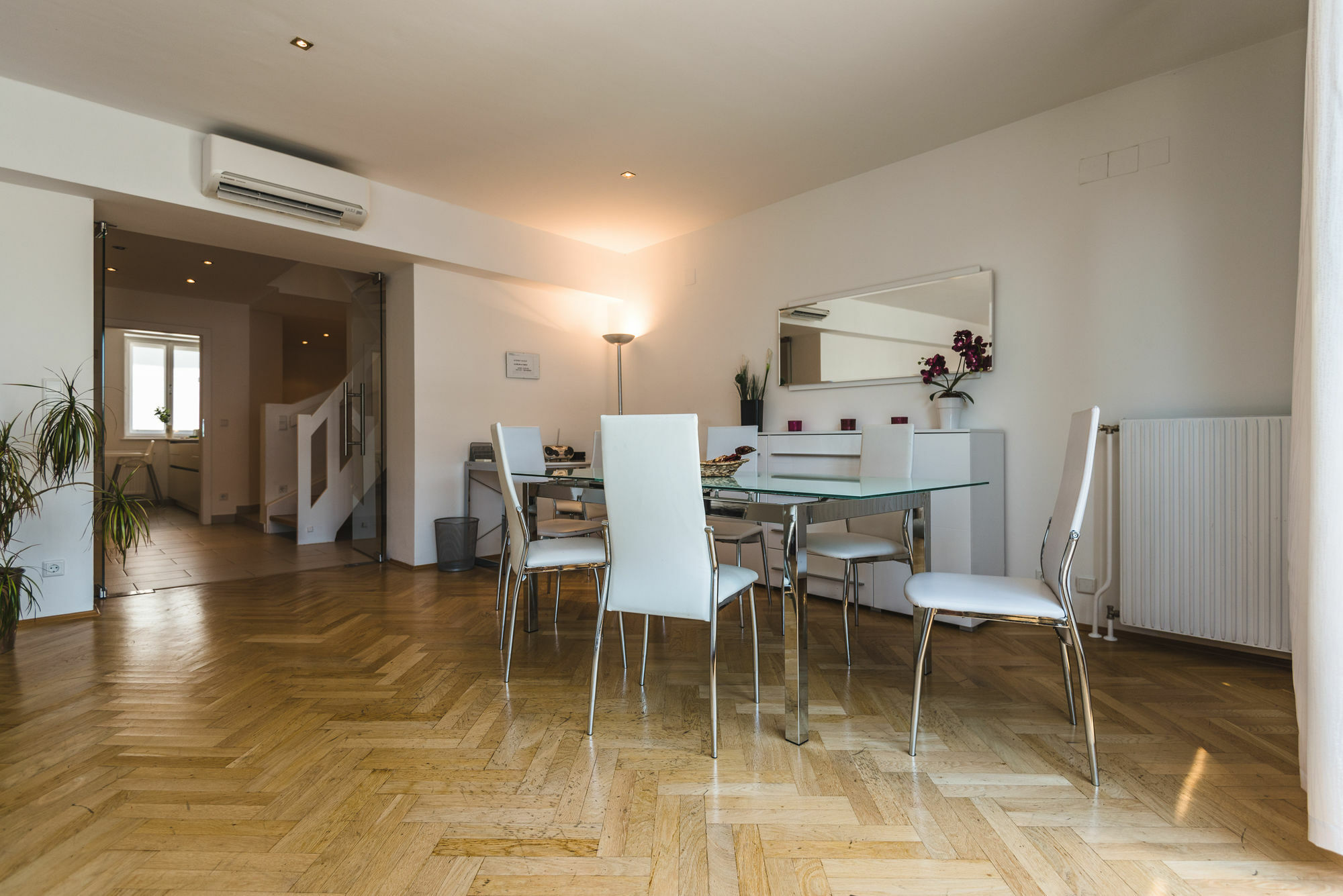 Duschel Apartments City Center Wina Bagian luar foto