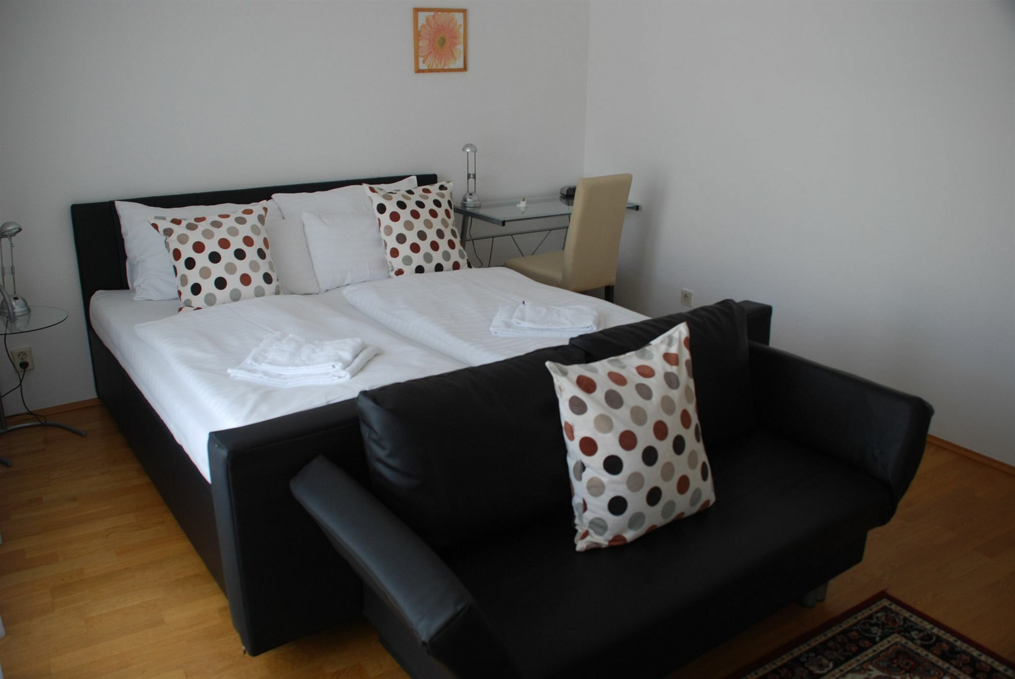 Duschel Apartments City Center Wina Bagian luar foto