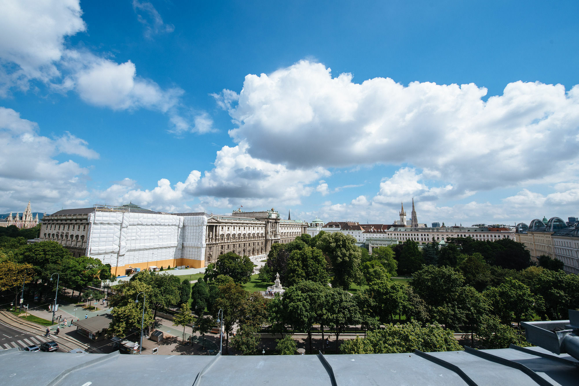 Duschel Apartments City Center Wina Bagian luar foto