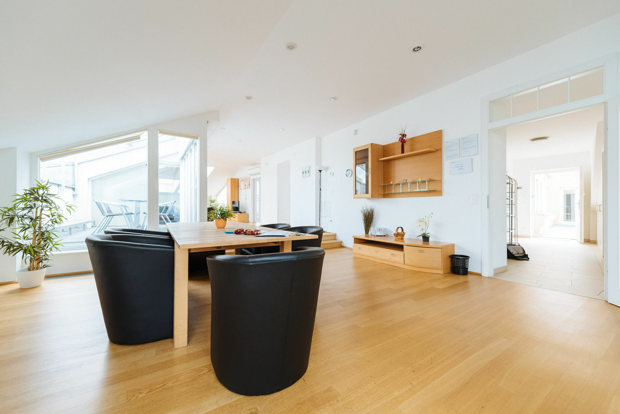 Duschel Apartments City Center Wina Bagian luar foto