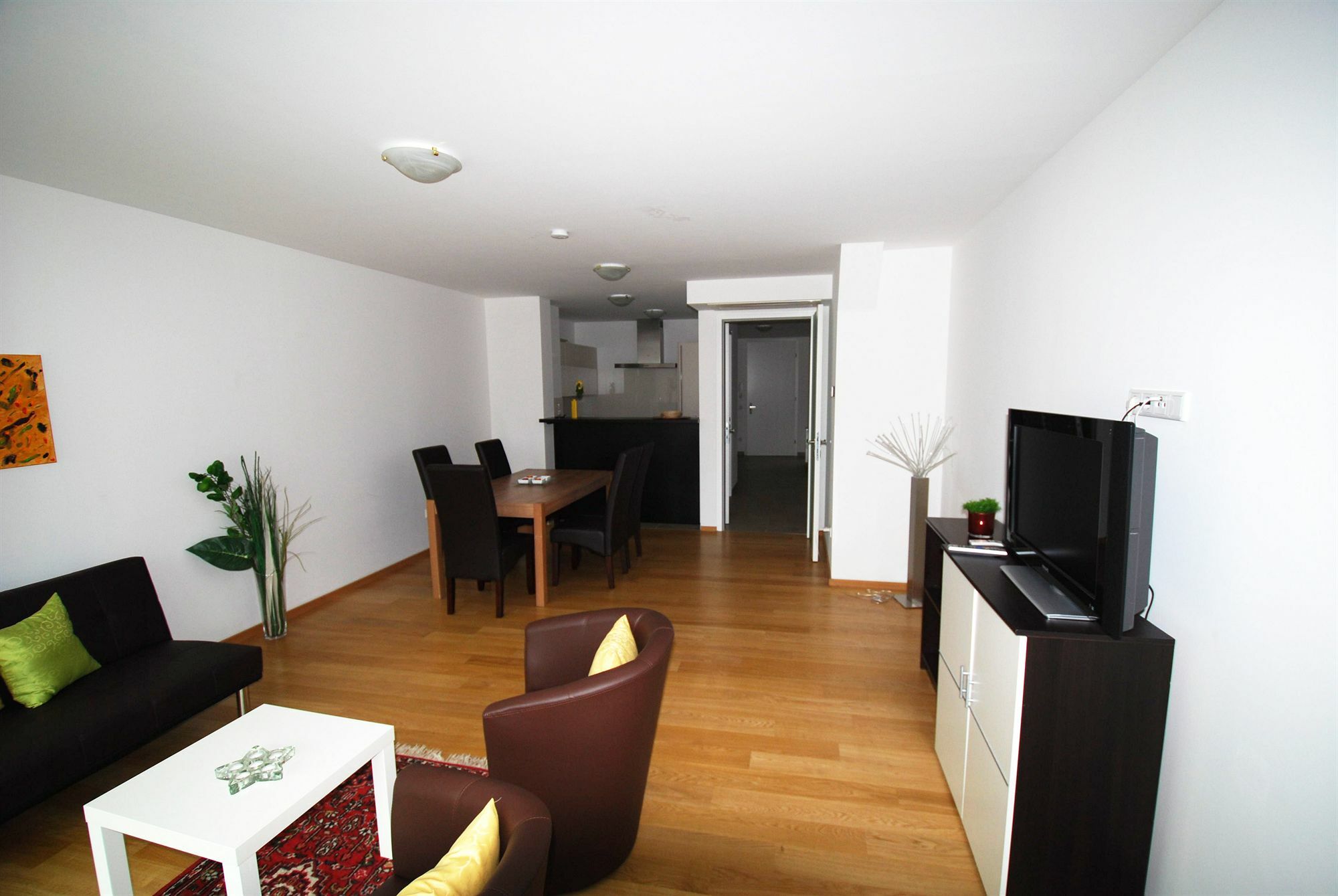 Duschel Apartments City Center Wina Bagian luar foto